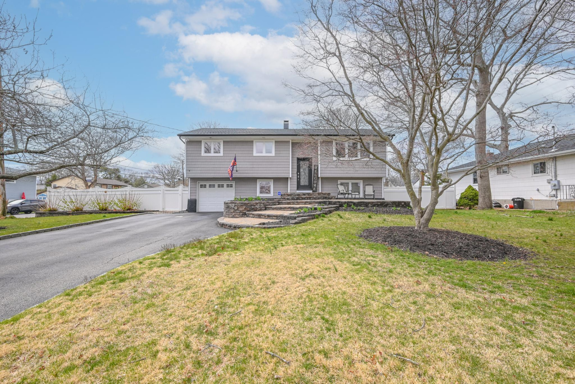 30 Lake Promenade, Ronkonkoma, NY — home sold by Andrew Ragusa